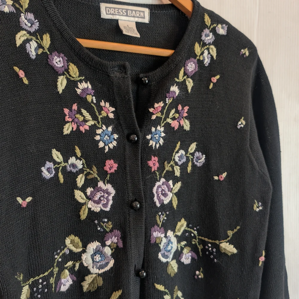 Vintage DRESS BARN Women's Floral Embroidered Black Knit Cardigan Size 8 - Picture 2 of 11